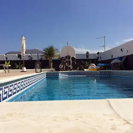 Playa Blanca Sleeps 6 Pool Wifi Appartement *
