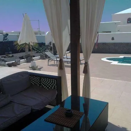 Playa Blanca Sleeps 6 Pool Wifi Apartment