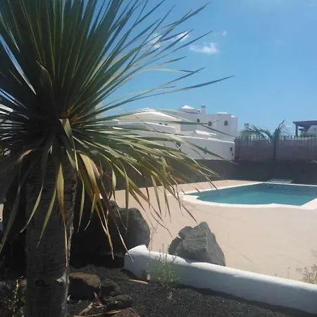 Playa Blanca Sleeps 6 Pool Wifi Apartment Playa Blanca (Lanzarote)