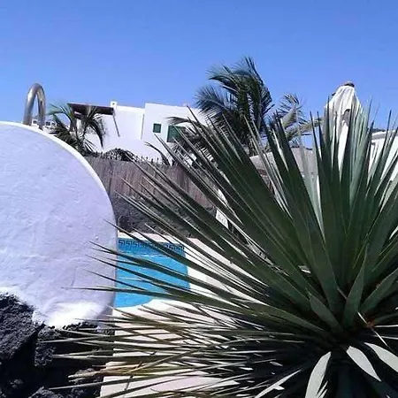 Apartment Playa Blanca Sleeps 6 Pool Wifi