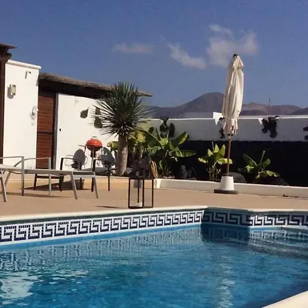 Playa Blanca Sleeps 6 Pool Wifi Appartement *