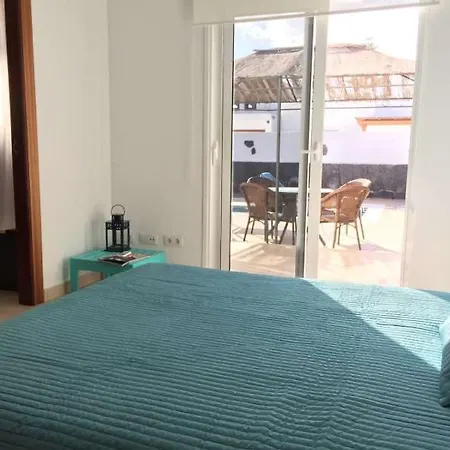 Playa Blanca Sleeps 6 Pool Wifi Appartement