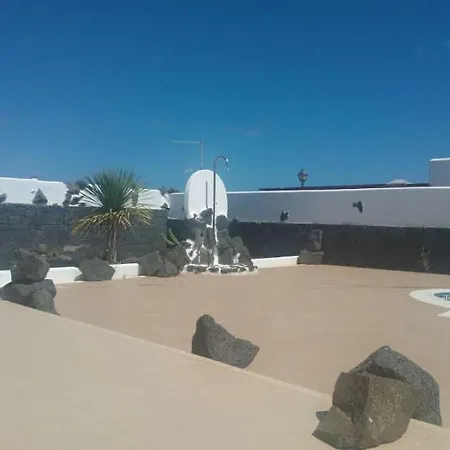 Playa Blanca Sleeps 6 Pool Wifi Apartment *